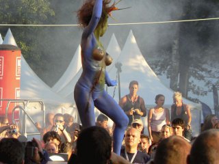 a:4:{s:4:"File";s:35:"../pictures/Event/Buehne_2007_1.txt";s:5:"Title";s:0:"";s:4:"Text";s:55:"Mein Model Gabi wiedermal als Wirbelwind auf der B�hne";s:5:"Titel";s:0:"";}